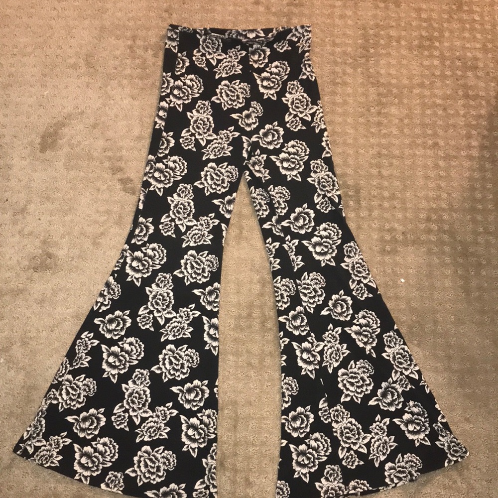 Adorable Floral Print Flare Pants